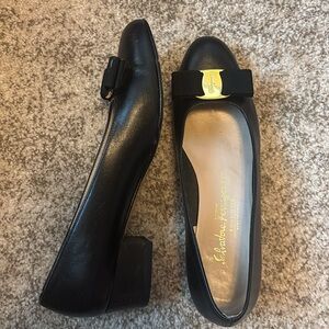 Salvatore Ferragamo Black Leather Vara Bow Pumps